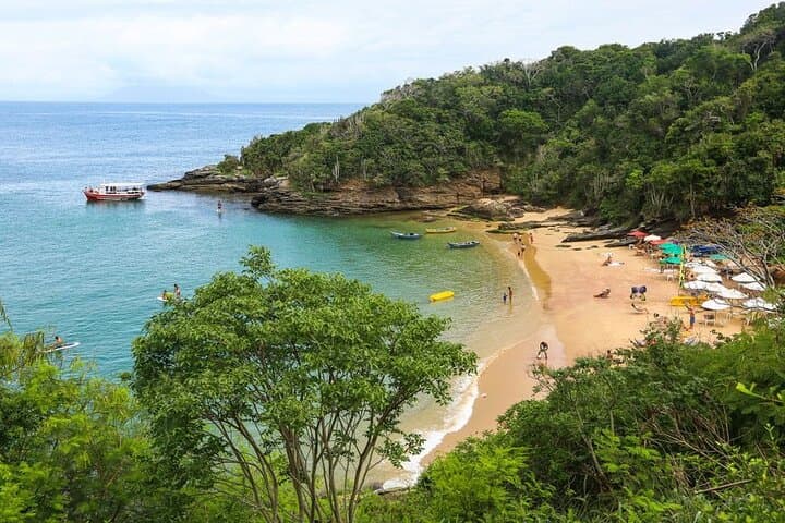 Discover Búzios by Boat: Full-Day Guided Tour with Lunch from Rio de Janeiro