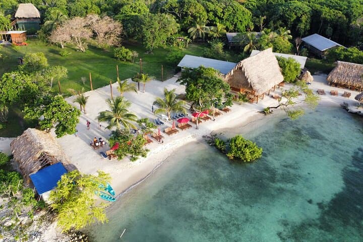Roatán Jungle Horseback Ride and Brady's Key Beach Break photo 2