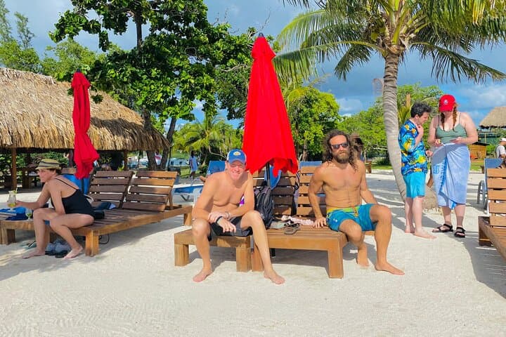 Roatán Jungle Horseback Ride and Brady's Key Beach Break photo 5