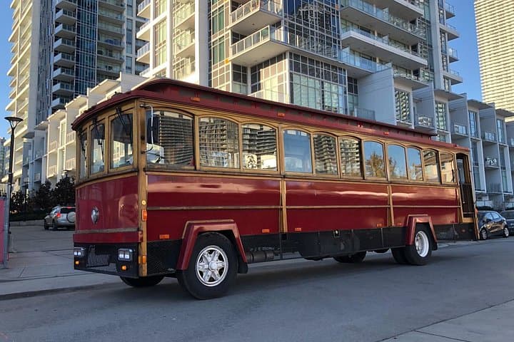 Taylor Swift Karaoke Trolley Tour Vancouver — Sing-Along City Sightseeing photo 3