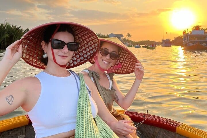 Hoi An Coconut Jungle & Evening Lantern Boat Lantern Ride: Basket Boats, Ancient Town and Lantern Release