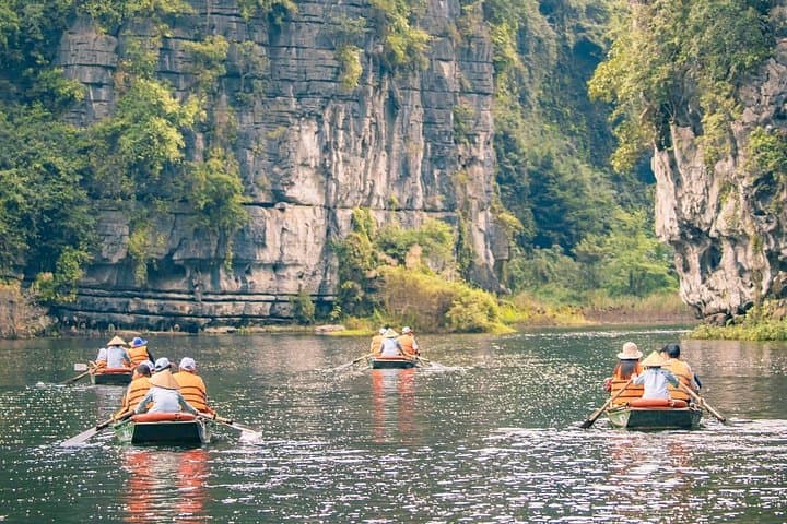 Private Ninh Binh Day Trip: Trang An, Bich Dong & Local Family Visit