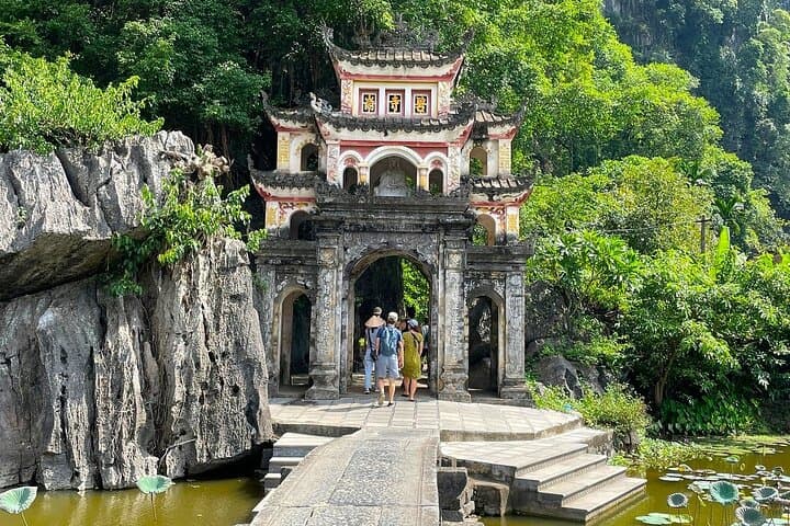 Day Trip from Hanoi: Explore Trang An, Bich Dong & Mua Cave Views photo 4