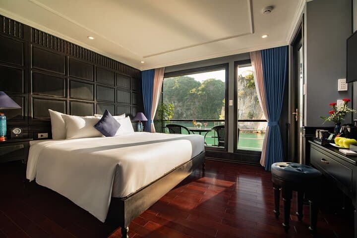 Lan Ha & Ha Long Bay: 2-Day Luxury Cruise with Private Balcony and Kayaking