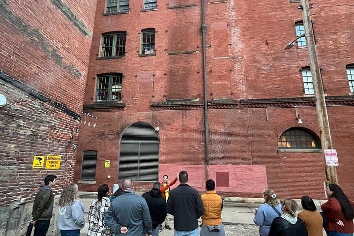 Black & Ghost Walking Tour of Downtown Pittsburgh: History, Architecture & Ghost Stories photo 4