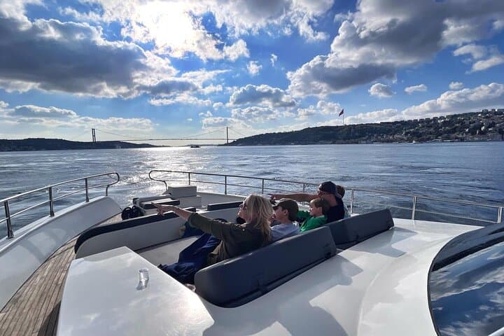 Luxury Bosphorus Yacht Cruise: Asian-Side Stop & Kanlıca Exploration photo 4