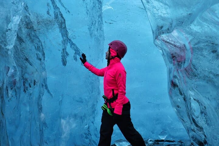 Blue Ice Caves at Jökulsárlón: Guided Winter Glacier Hike from Höfn
