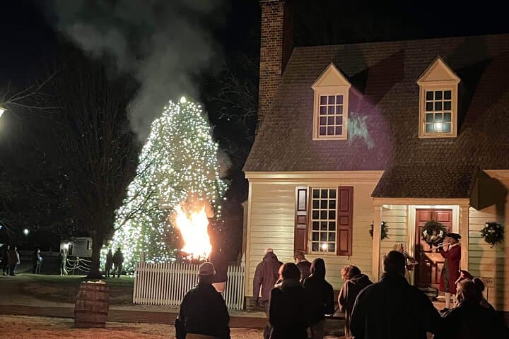 Private Colonial Williamsburg Christmas Decorations Walking Tour — Holiday Lights & History photo 2