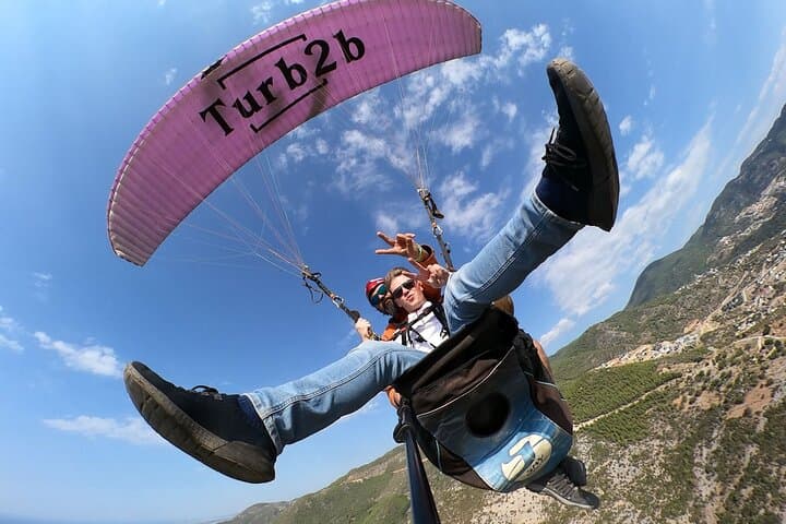 Soar Over Alanya: Paragliding from Yassi Tepe to Cleopatra Beach
