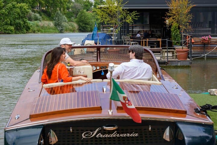 Private Luxury Boat Ride on the Tiber — La Dolce Vita Cruise in Rome photo 4