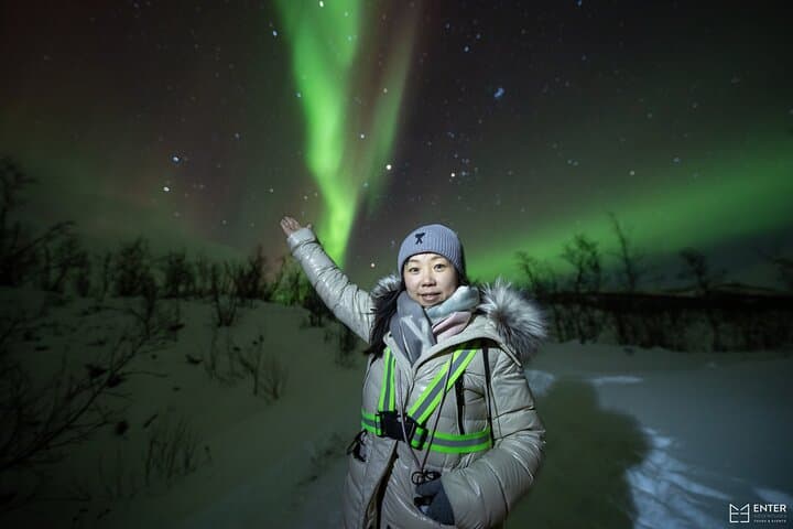 Tromsø Northern Lights Guided Bus Tour with Free Photos photo 3
