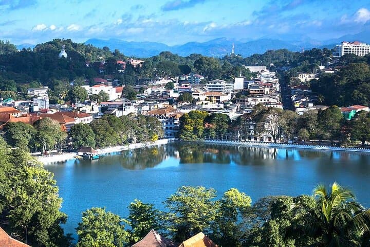 Kandy Heritage Tuk-Tuk City Tour: Temple of the Tooth, Botanical Gardens & Cultural Show photo 2