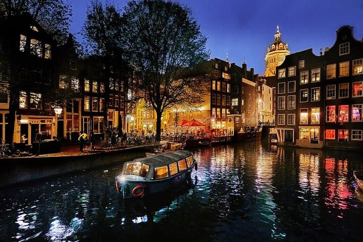 Amsterdam Light Festival Canal Cruise with Hot Snacks & Drinks photo 4