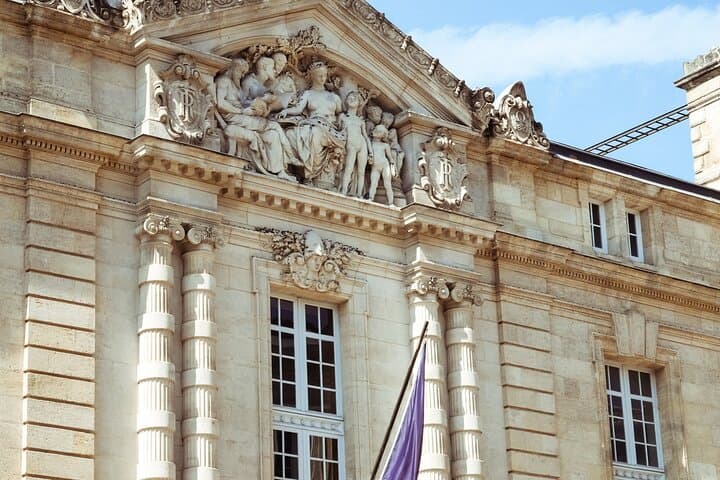 Private Bordeaux History Walking Tour in Bordeaux with Wine Tasting photo 2