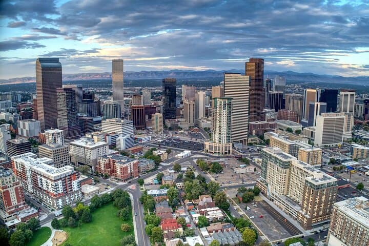 Private Transfer DEN to Downtown Denver: Fast, Reliable Airport Transfer photo 2