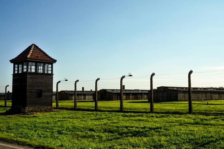 Auschwitz and Wieliczka Salt Mine Day Tour from Kraków photo 5