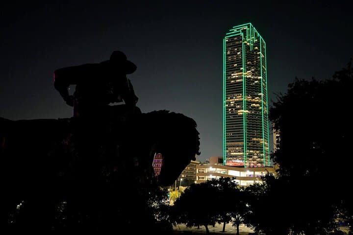Dallas Scavenger Hunt: Self-Guided Downtown Walking Tour & Game