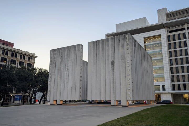 Dallas Scavenger Hunt: Self-Guided Downtown Walking Tour & Game photo 3