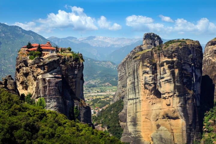 Meteora Monasteries and Thermopylae: Private Day Tour from Athens