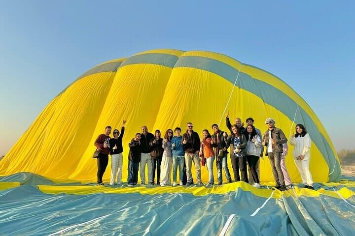Dubai Sunrise Hot Air Balloon Over the Desert — Flight with Refreshments & Transfers