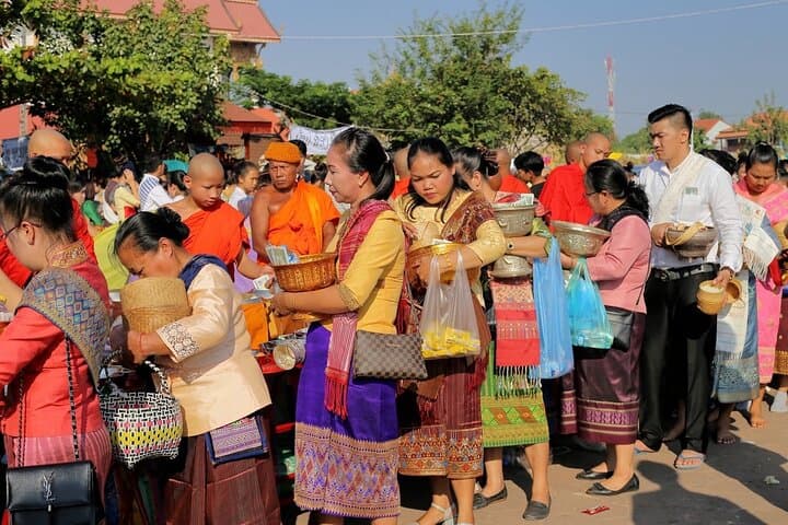 Vientiane Day Tour: Markets, Patuxay & Pha That Luang in One Day photo 6