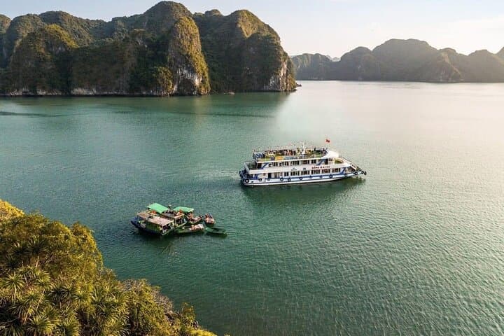 One-Day Ha Long Bay Cruise: Kayak Sung Sot Cave & Titov Island