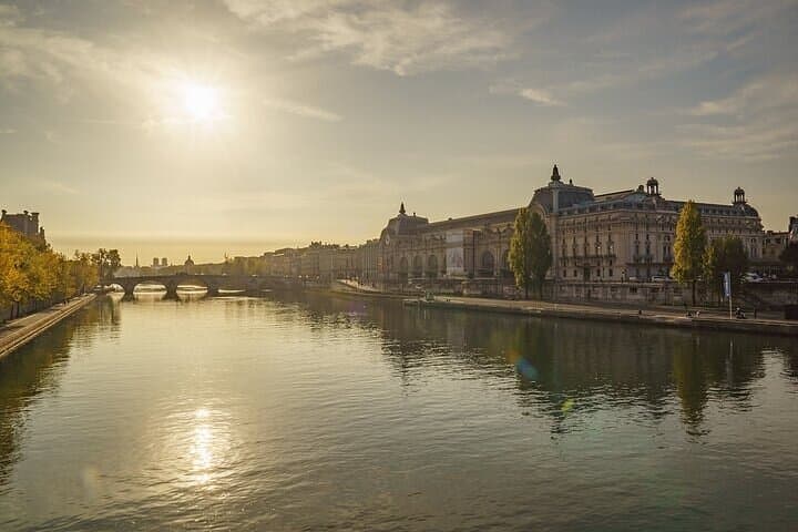 Inside the Louvre: Paris Walking Tour with Optional Breakfast & Seine Cruise
