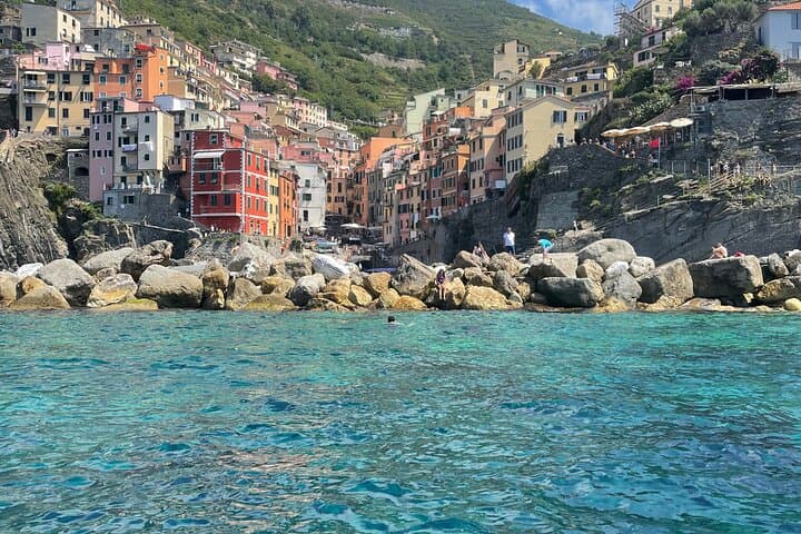 Cinque Terre by Sea: Monterosso Aperitivo & Snorkel Boat Tour photo 3