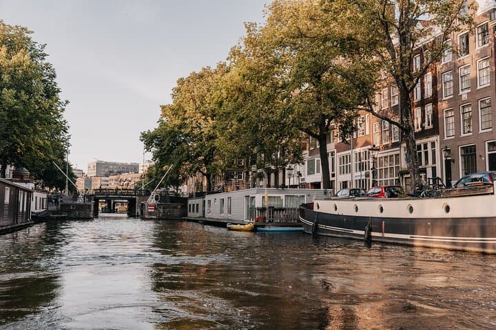 Winter Canal Cruise Amsterdam: Heated Electric Boats & Mulled Wine photo 2