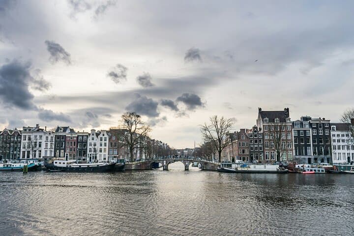 Winter Canal Cruise Amsterdam: Heated Electric Boats & Mulled Wine photo 6
