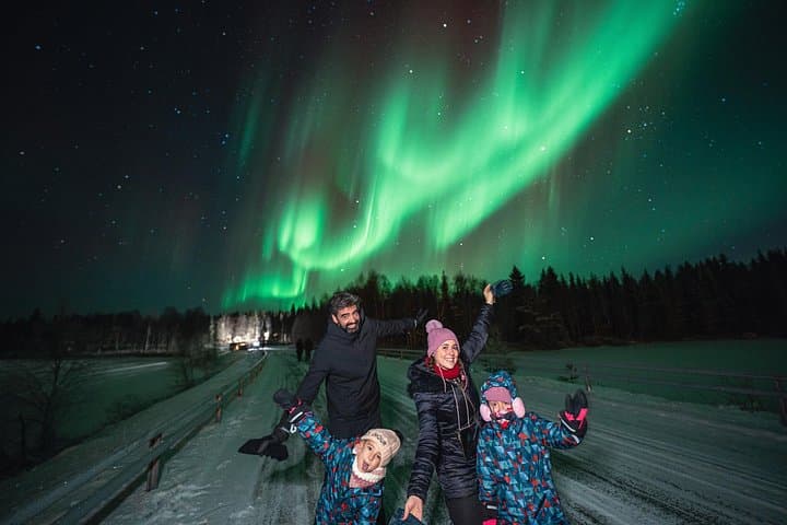 Rovaniemi Aurora Hunt: Pro-Guaranteed Northern Lights Photography Tour photo 4