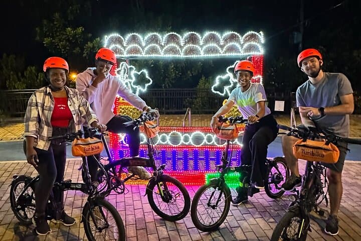 Medellín Christmas Lights E-Bike Tour: Neighborhood Lights, Snack & Donation Ride photo 4