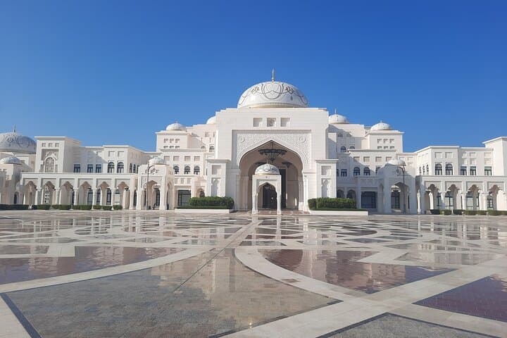 Abu Dhabi Full-Day Private City Tour from Dubai — Sheikh Zayed, Qasr Al Watan & Yas Island