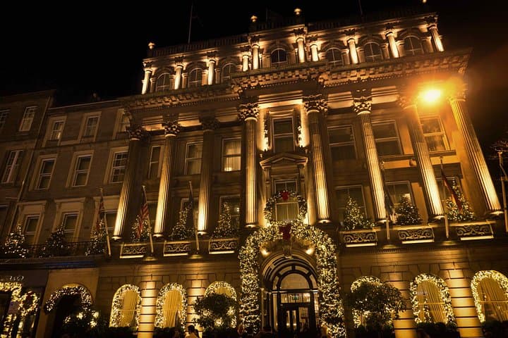 Edinburgh Winter Festivals Private Minivan Tour: Castle of Light, Botanics & Winter Market photo 3