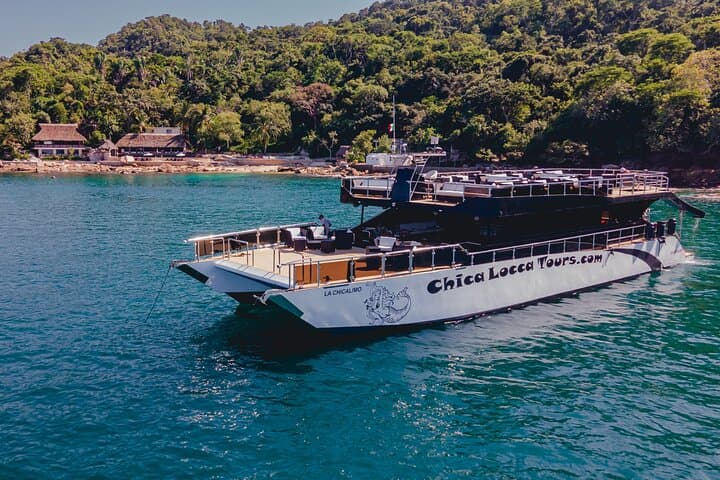 Private 100' Luxury Mega Yacht Charter in Puerto Vallarta
