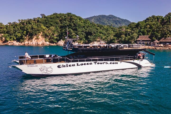 Private 100' Luxury Mega Yacht Charter in Puerto Vallarta photo 5