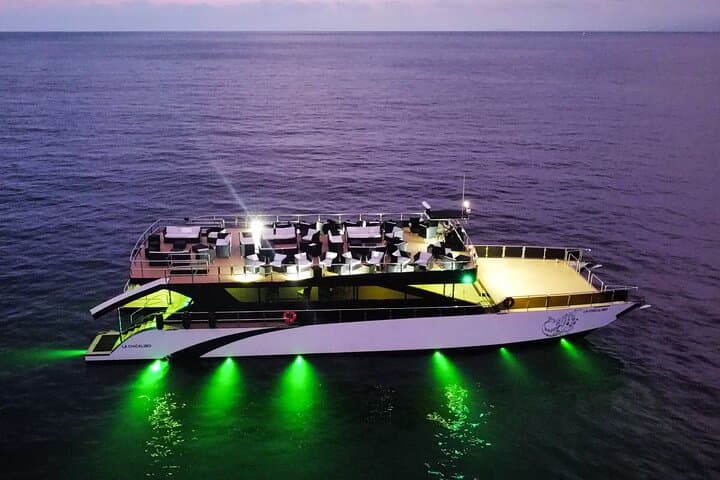 Private 100' Luxury Mega Yacht Charter in Puerto Vallarta photo 2