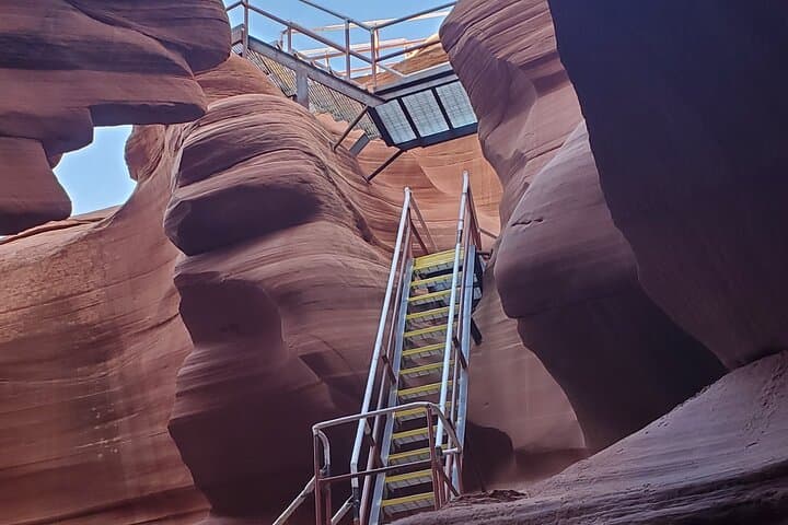 Lower Antelope Canyon & Horseshoe Bend Day Trip from Sedona: Slot Light and River Curves photo 4