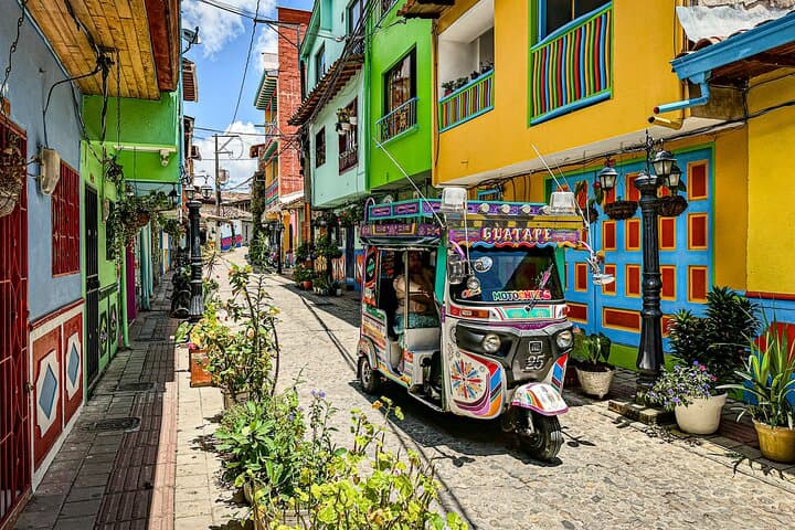 Climb Piedra del Peñol and Explore Guatapé’s Colorful Zócalos