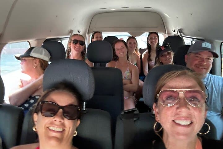 West Bay Beach Day Pass in Roatán — Private Transport to Henry Morgan Resort photo 2