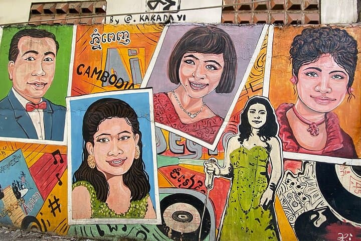 Phnom Penh Vespa & Street Art City Tour — Royal Palace to Phsar Thmey photo 2