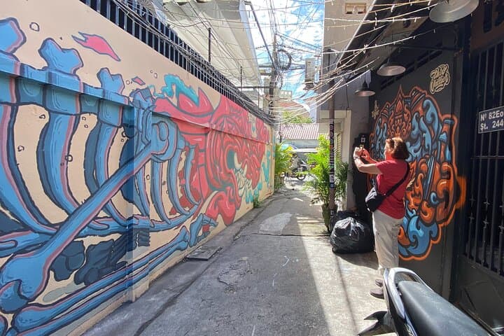 Phnom Penh Vespa & Street Art City Tour — Royal Palace to Phsar Thmey photo 6