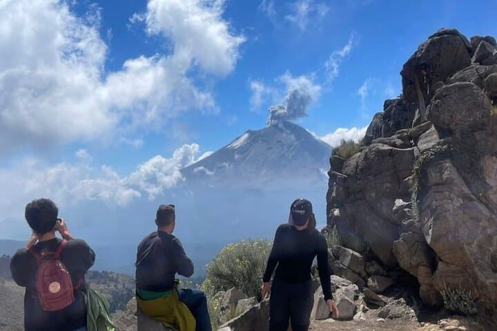 Iztaccihuatl Volcano Hike from Mexico City — Paso de Cortés Trek with an Alpinist photo 3