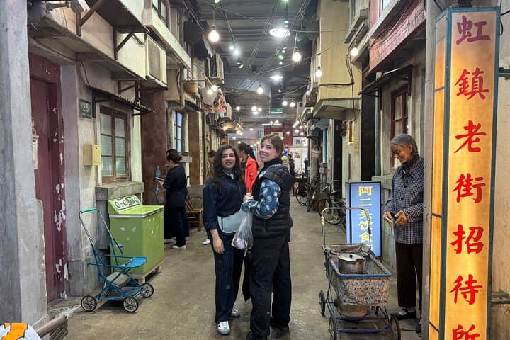 Shanghai Past, Present & Future: 4-Hour Food, Bike and Ferry Tour photo 3