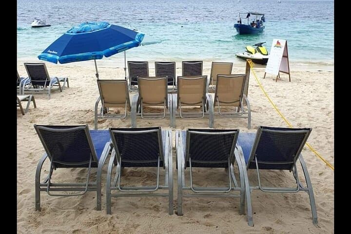 Roatán Jungle ATV Adventure with West Bay Beach, Rum & Chocolate Tasting photo 3