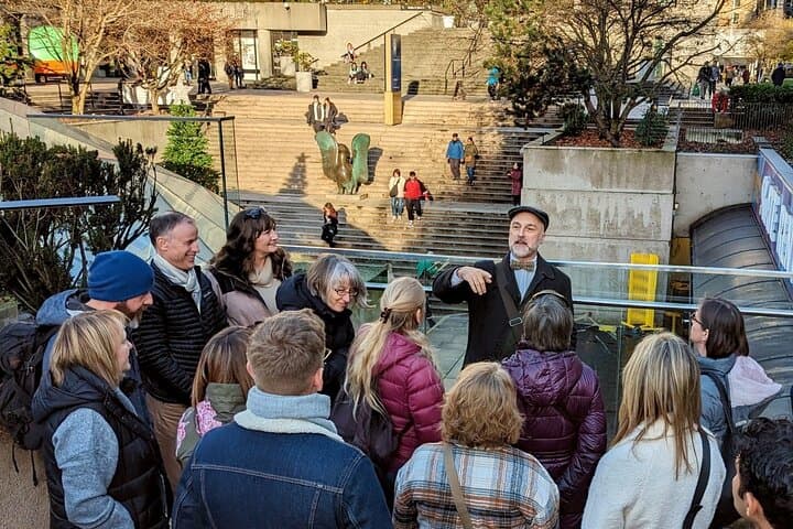 Vancouver Holiday History & Hot Chocolate Walking Tour photo 5