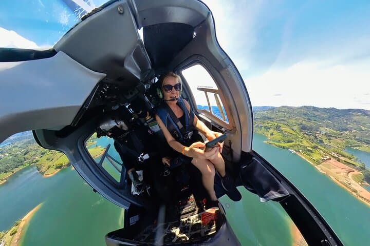 Helicopter and Boat Private Tour of Guatapé: El Peñol Aerial & Reservoir Cruise photo 2