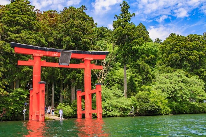 Day Trip to Hakone: Ropeway, Owakudani, Lake Ashinoko & Hakone Shrine photo 3