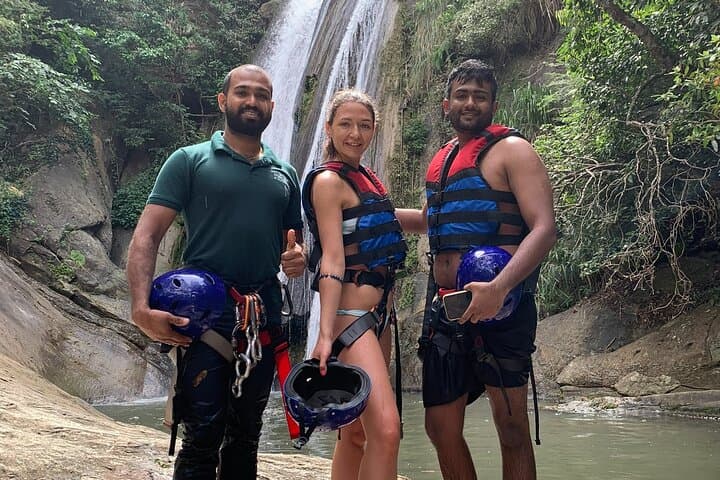 Round Up Sri Lanka: 10-Day Cultural and Adventure Tour from Colombo