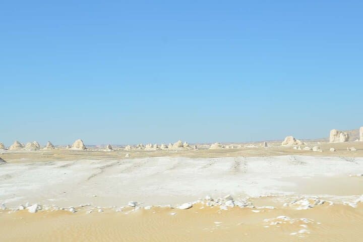 White Desert Adventure: 2-Day Bahariya Oasis and White Desert Tour from Cairo